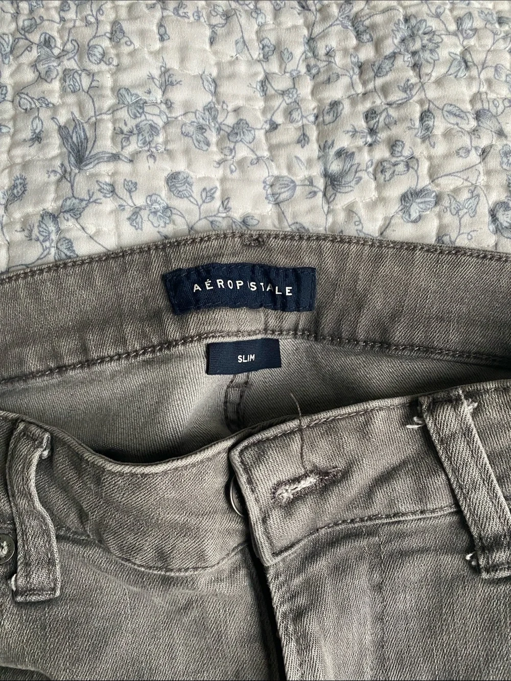 Aeropostale Men’s Slim Jeans - Gray